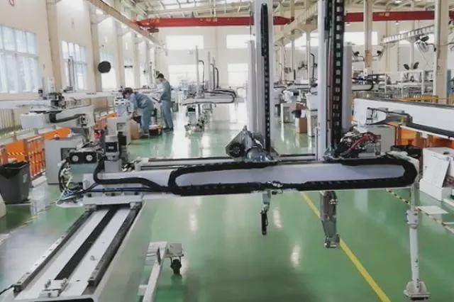 还在人工搬运？'机械手'技术开发解放工人双手